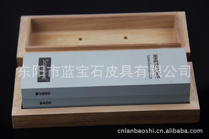 Ngọc lục bảo hai mặt, 400 triệu carbon xanh lá cây, hai mặt đá nhọn ở Nhật Bản.