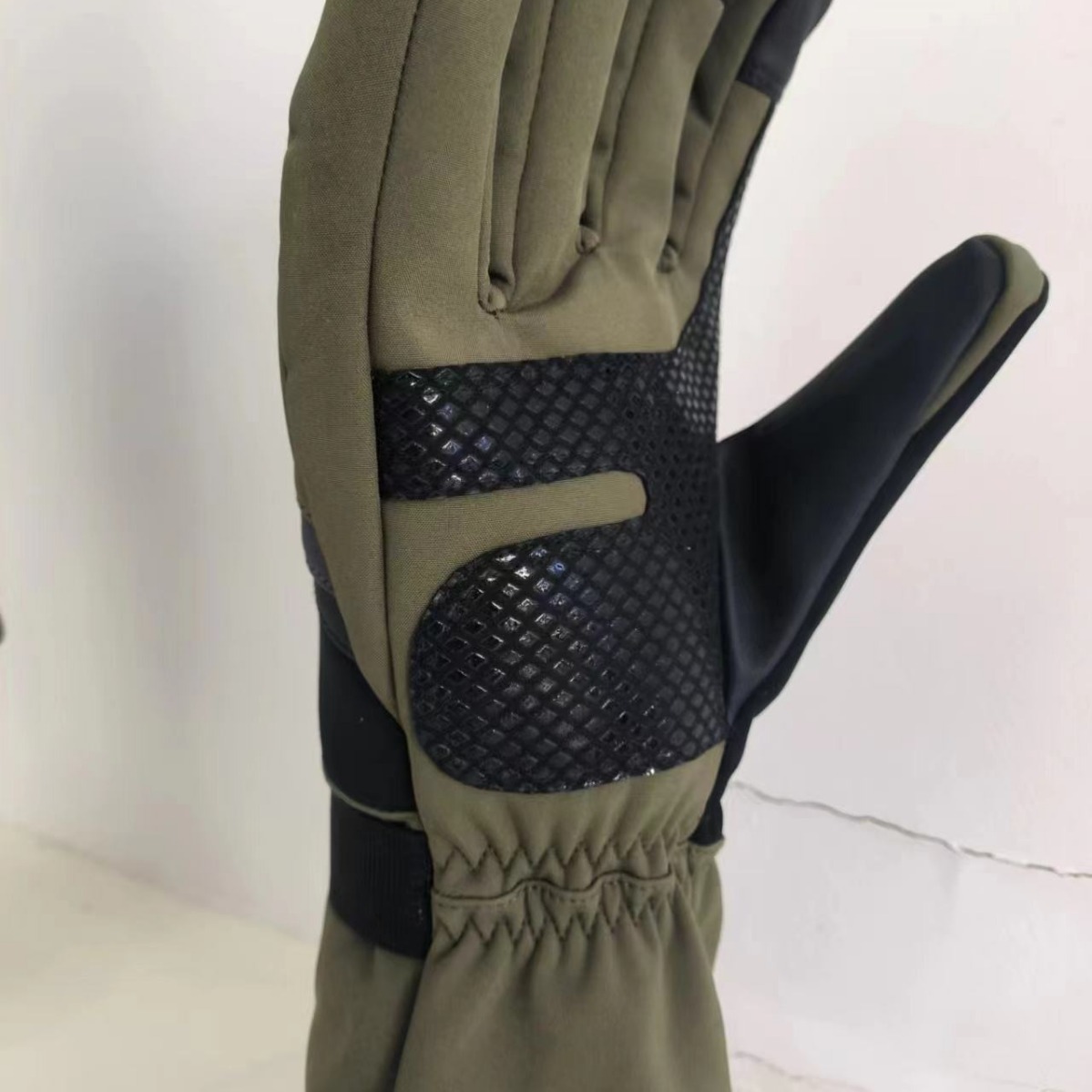 Ski gloves, two fingers for both men and women.