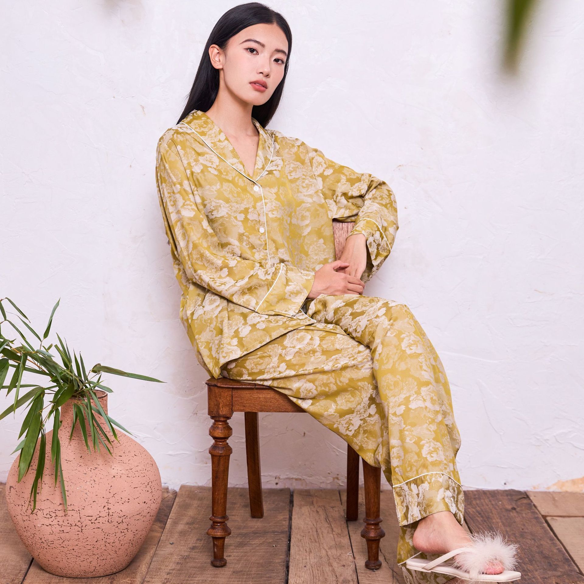 Bộ đồ mới cho cô gái mặc đồ ngủ Trung Quốc, mùa xuân và cô gái mùa thu.