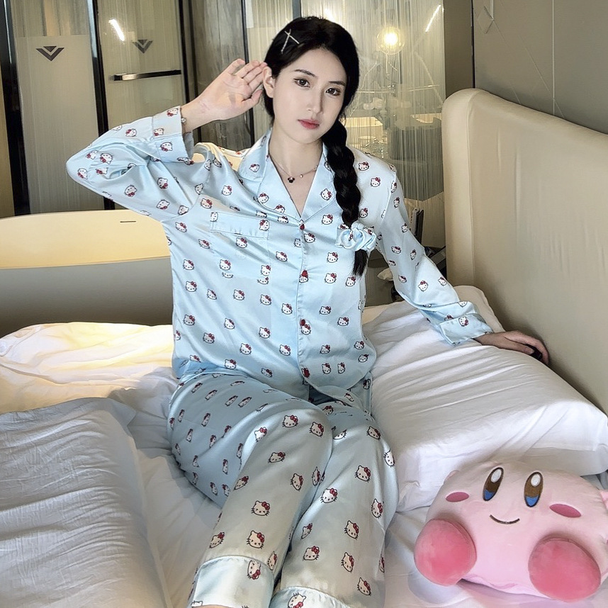 Hai đôi quần đùi lạnh lẽo cho đầu mèo màu xanh, bộ đồ ngủ dài.