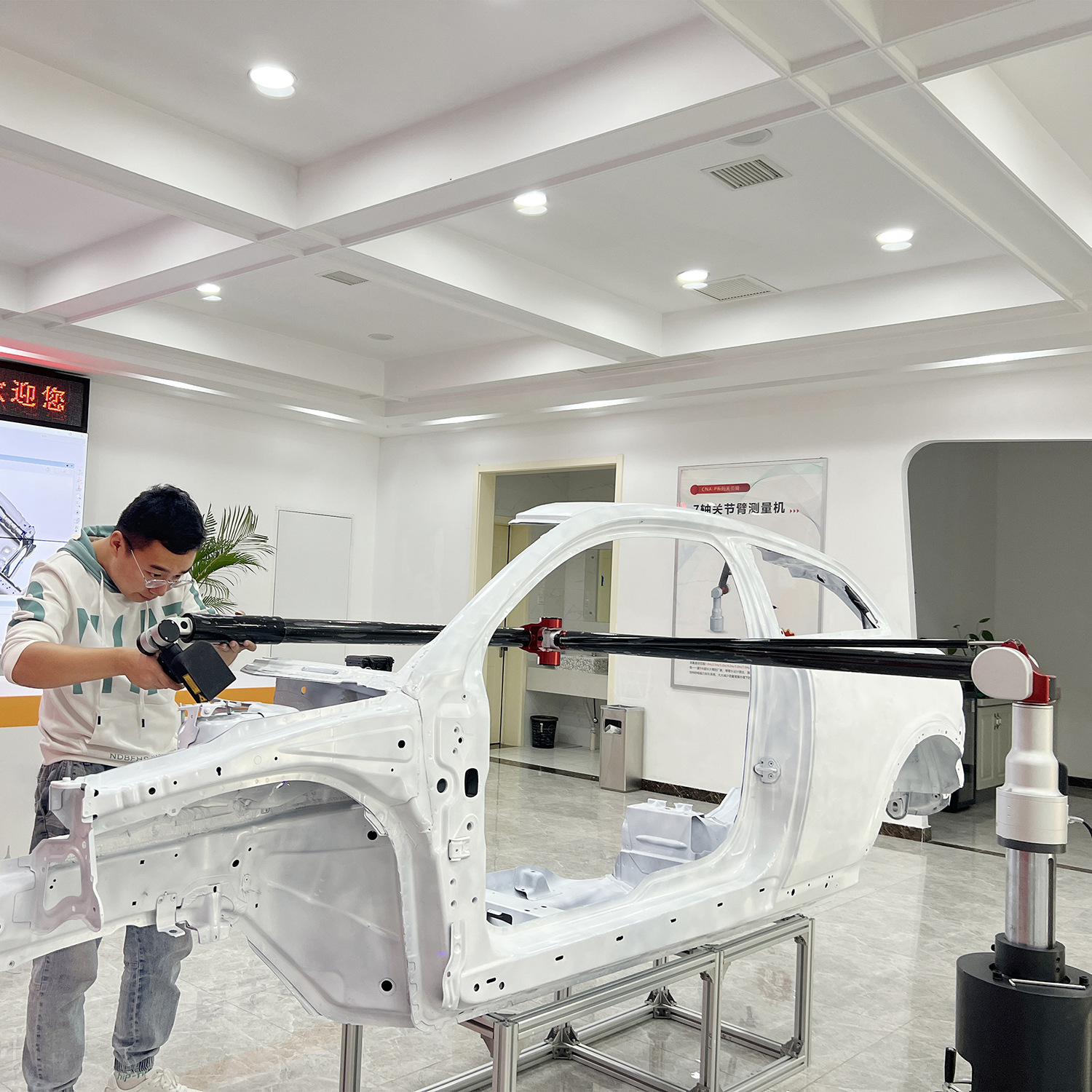 A Máy quét laser 3D cho một cánh tay 3-di động cứng.