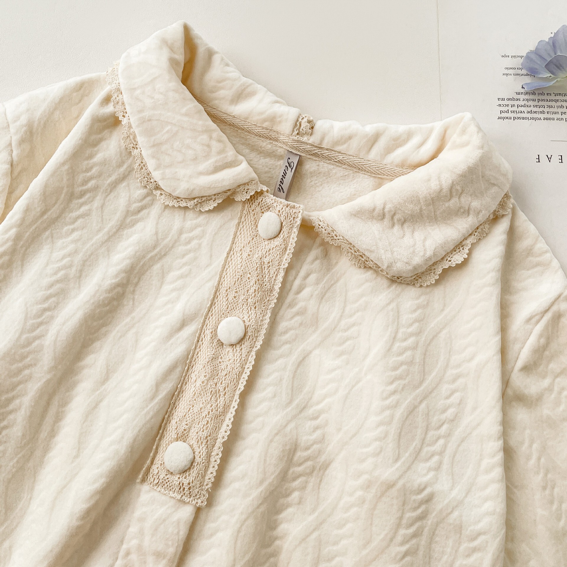 "Atumn và mùa đông pyjama với nhỏ, ngọt ngào, nhung, ngắn gọn, vui vẻ, quần áo mới cho gia đình."