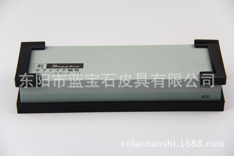 Ngọc lục bảo hai mặt, 400 triệu carbon xanh lá cây, hai mặt đá nhọn ở Nhật Bản.