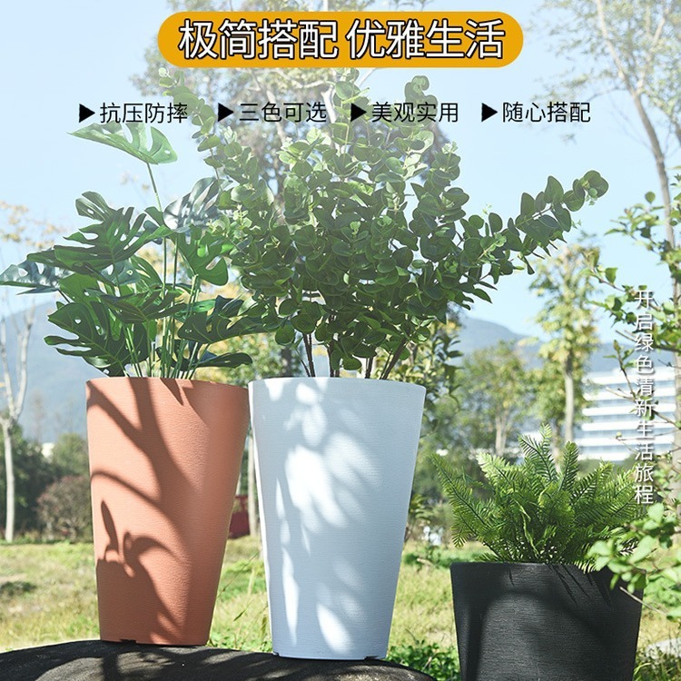 Trại làm vườn của nhà máy là về cao hơn và dày hơn để xay tròn giống như chậu hoa nhựa.