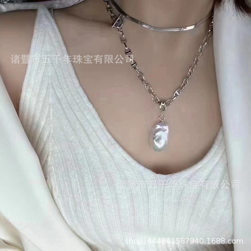 Wholesale 14K, high-quality big Balo pig nose necklace and sweater suit in autumn winter.