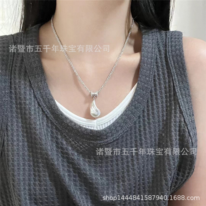 Wholesale 14K, high-quality big Balo pig nose necklace and sweater suit in autumn winter.