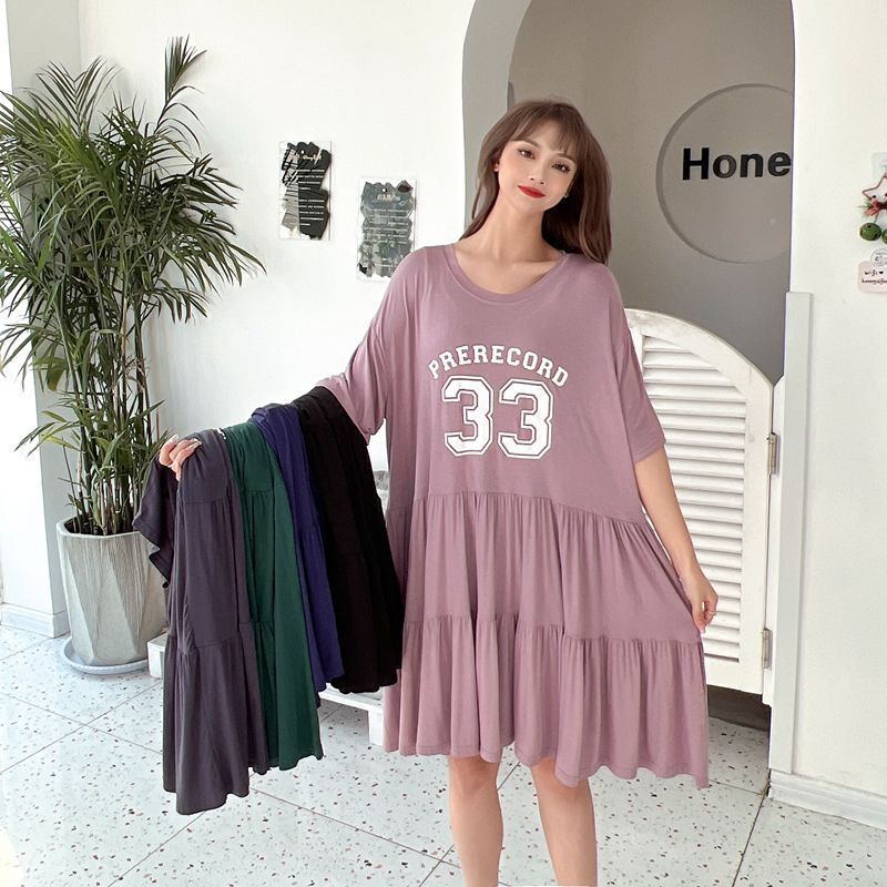 Ngủ với một cái váy ngắn, dài 200 pounds mặc quần áo nhà lỏng, và một cái váy ngủ cho một người phụ nữ mang thai.