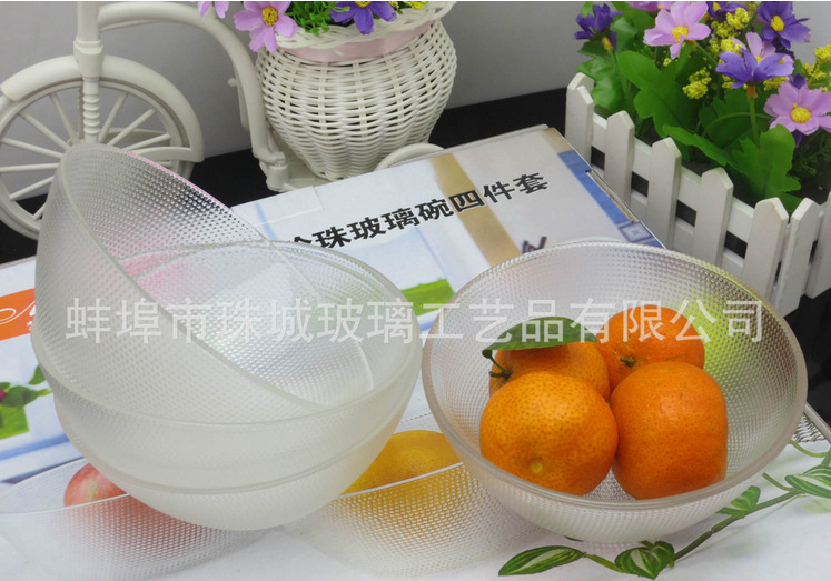 The factory sells four sets of Montraia pearl bowls, and the pearl glass bowl is a wedding box.
