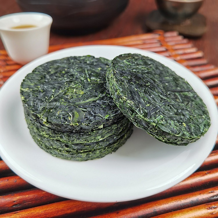 Haura làm khô tảo biển đỏ trên mạng với vỏ sò dày.