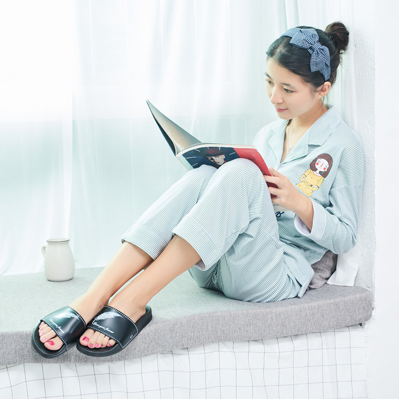 Nhà mới của B.B.I.A. kéo kéo kéo đàn ông và phụ nữ mang giày dép mịn.