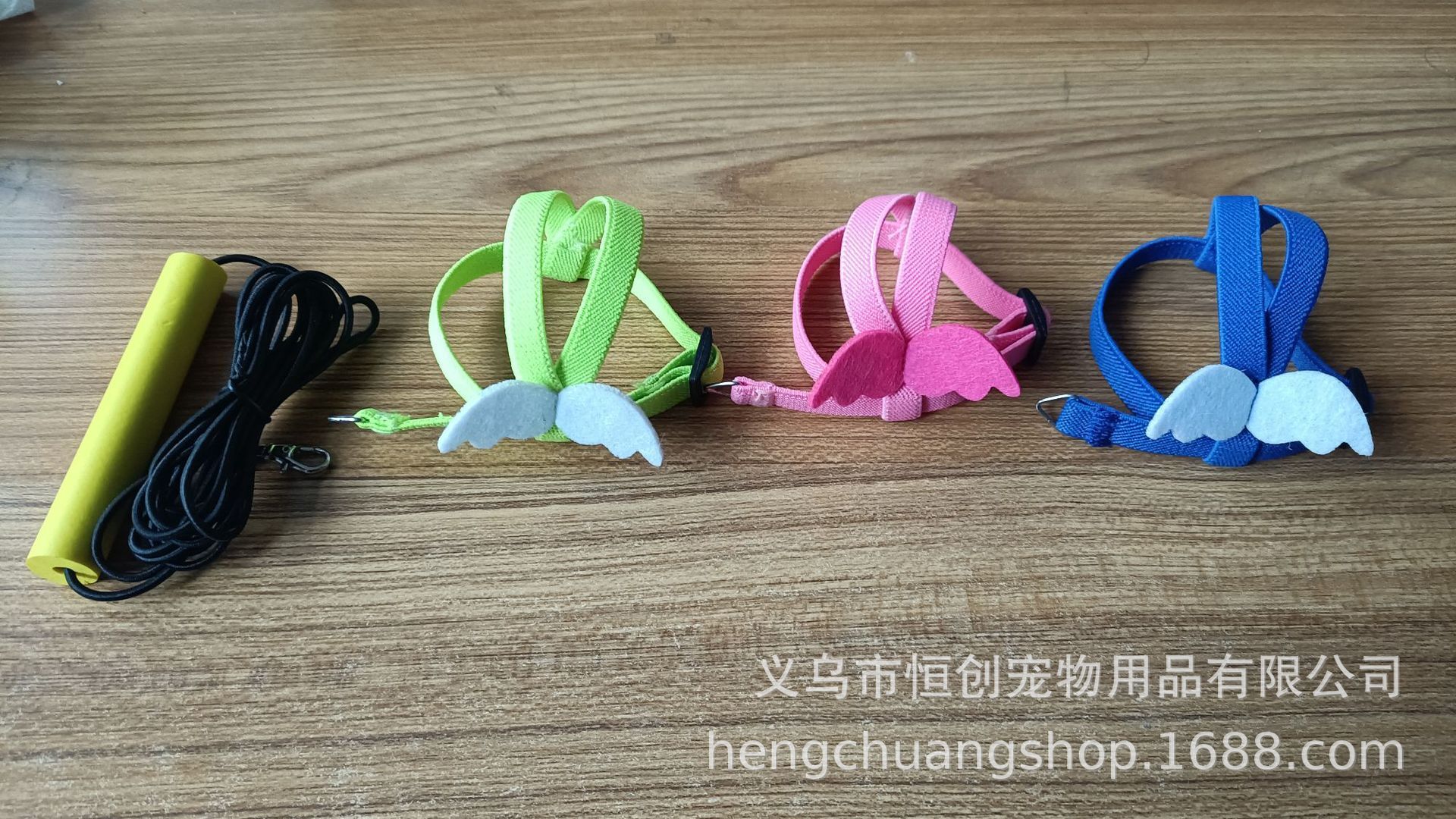 Ngực và lưng vẹt của thú cưng, huấn luyện chim bay co giãn, con hổ và con hổ kéo sợi dây thừng ra.