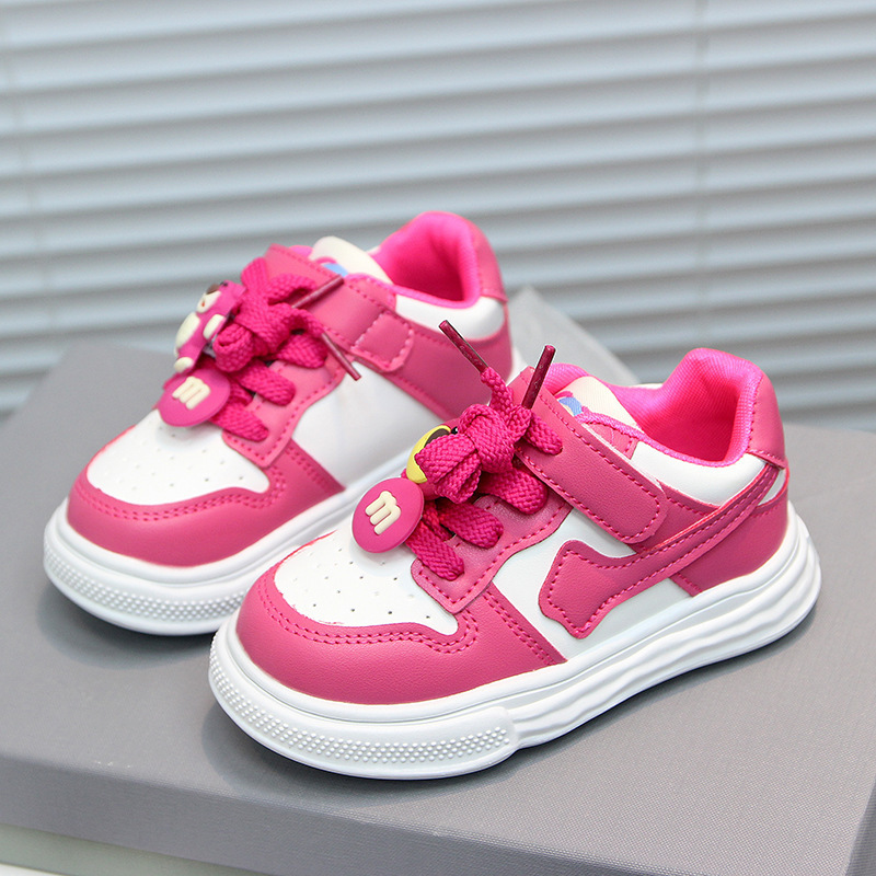 Children's shoes and cartoons, 2023 Spring Strawberry Bear's Newly Comfortable Girl's Leisure Shoes, and children's squirt shoes