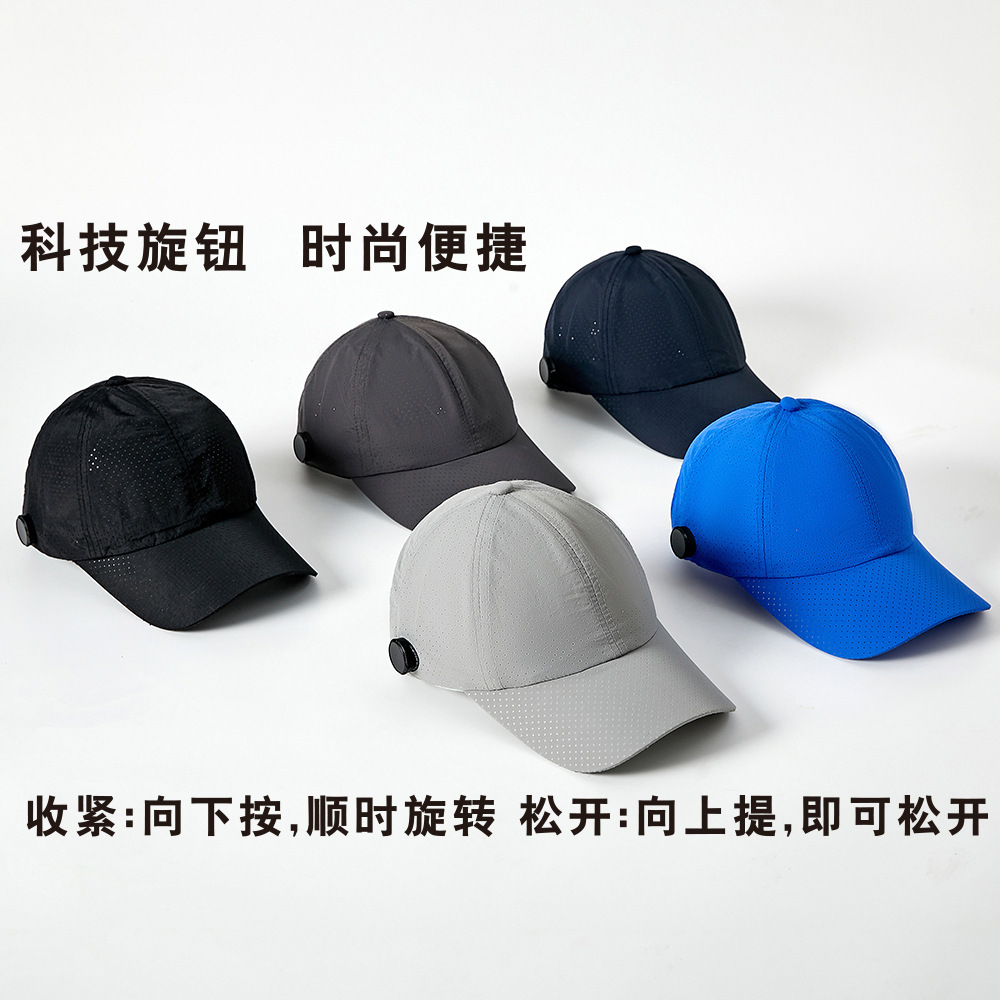 Người đàn bà khô ráo nhanh chóng, trùm đầu bằng hơi thở, đội mũ đánh golf, đội mũ bóng chày thêu.