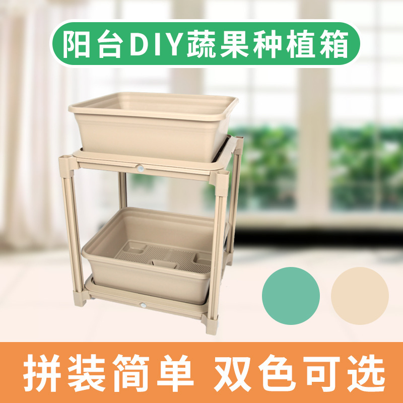 Phân phối theo thứ tự hàng loạt các thùng rau ba chiều, nhiều bó hoa mọc trên mái nhà bằng nhựa