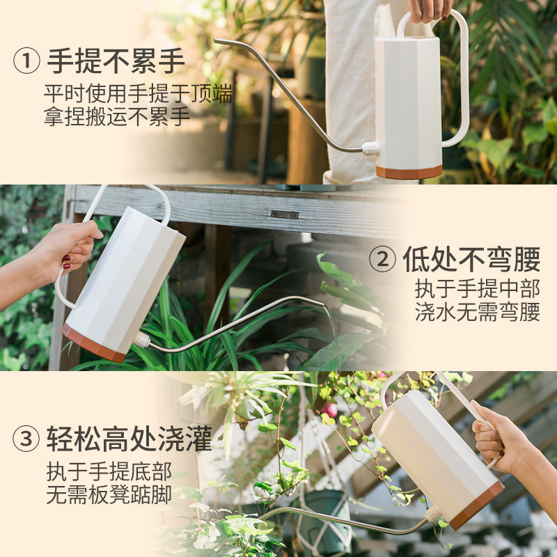 Những chiếc bình đựng hoa, nhựa, những bi-đông trong suốt, những bi-đông có miệng dài, hàng rào làm vườn.