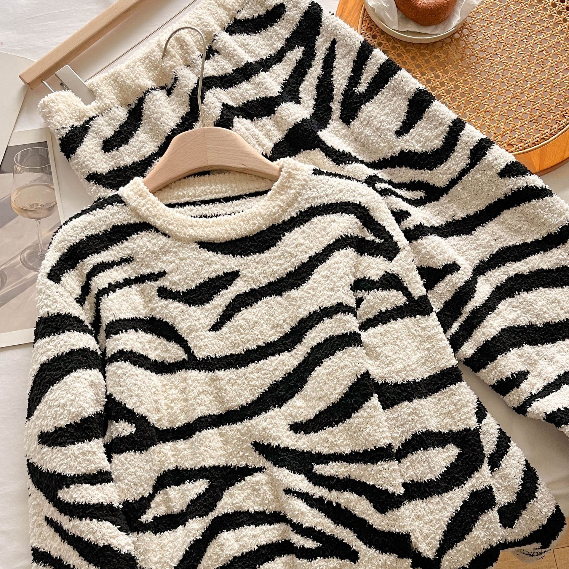 Ngựa vằn sọc, mềm mại, pyjamas trang trí và vải nhung dài, bộ đồ vải bông dài