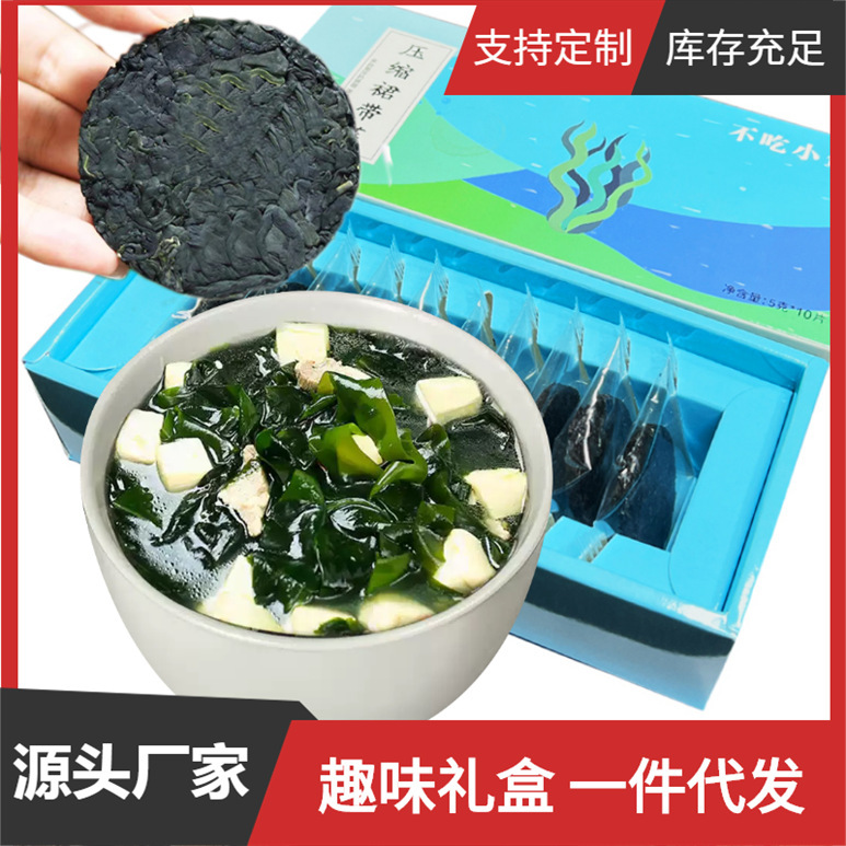 Những chiếc váy đông đúc, những con tảo biển bị nén, những con tảo biển được nén lại, những sợi tóc đỏ được nén lại.