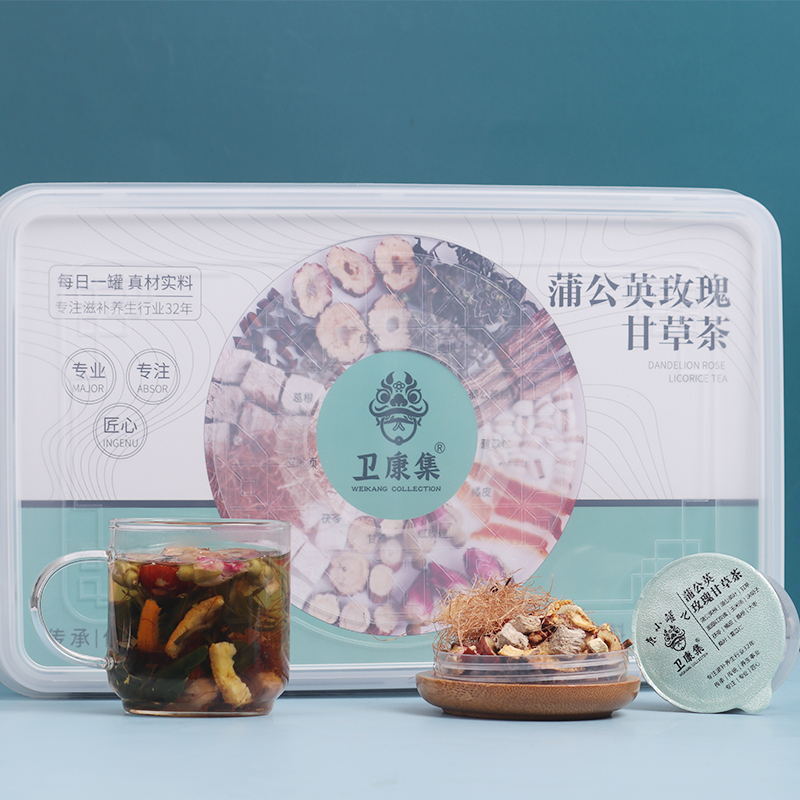 Weicon thu thập 15 lon rượu gin và trà cam thảo hoa hồng.