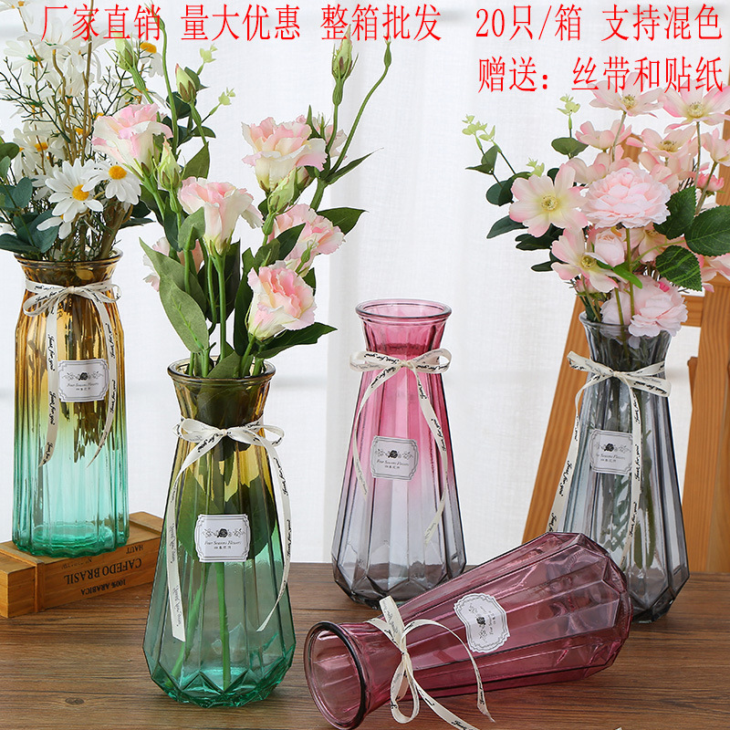 Nước thủy tinh kiểu Ins-Nord mới là nước sạch trong đồ trang trí nhà khô, hiện đại.