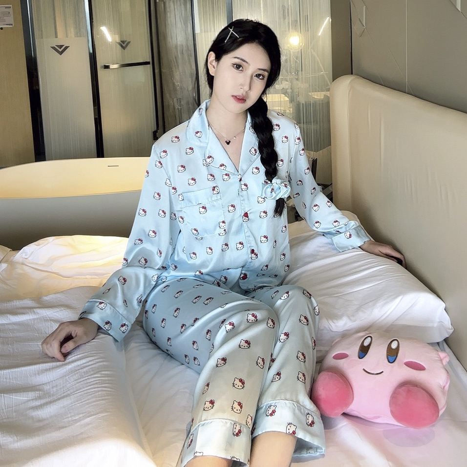 Hai đôi quần đùi lạnh lẽo cho đầu mèo màu xanh, bộ đồ ngủ dài.