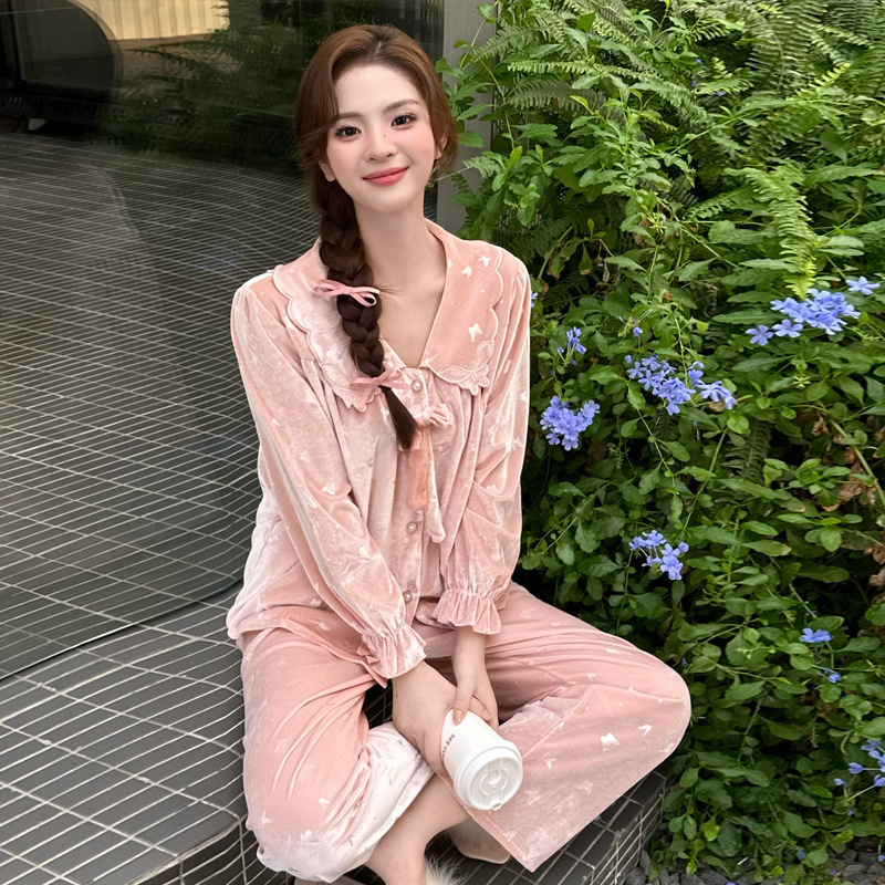 Hoa cúc nhung, công chúa Sweets, làm ấm áo sơ mi và còng tay dài cho bộ đồ nhà mùa đông.