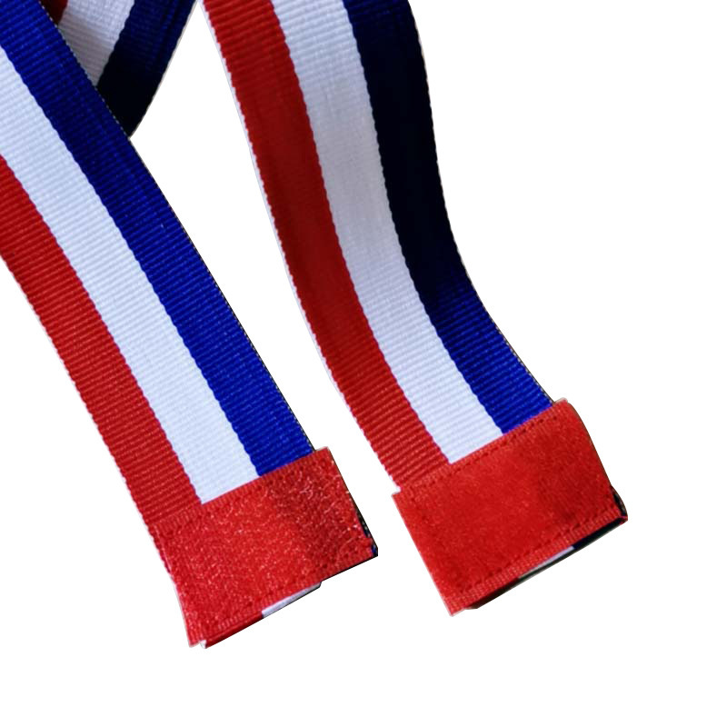 The magic medal strip, the gold ribbon, the red, white, blue, 3.5, the broad-haired ribbon, the raisins.