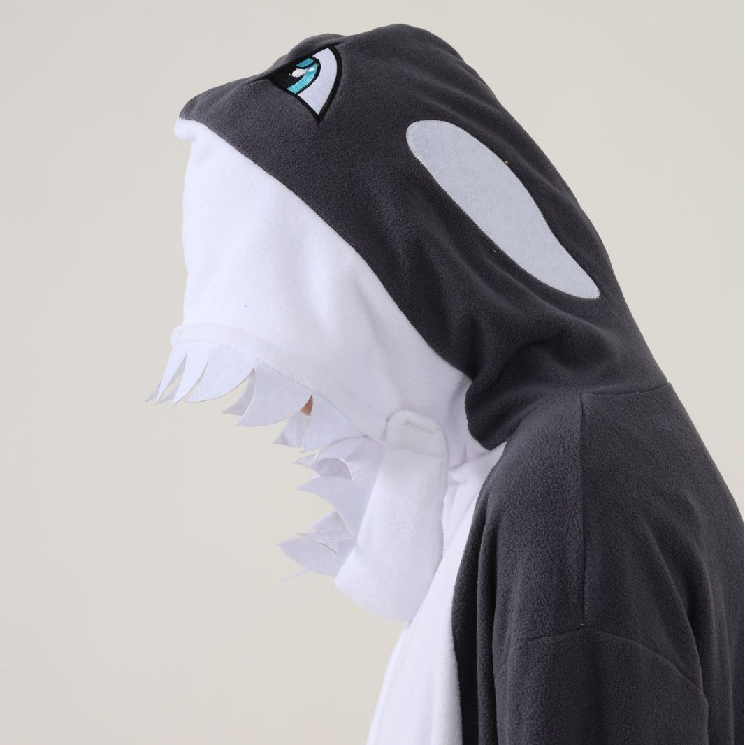 Việc phân phối chéo các hoạt hình cá mập, và ngôi nhà của những người yêu thích Halloween trưởng thành.