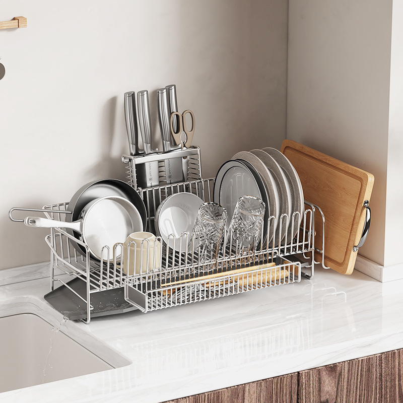 304 Nhà bếp thép không rỉ, hai lớp vải dầu hắc ín trên đầu chậu, và một bữa ăn kim loại ở bên cạnh bồn rửa chén