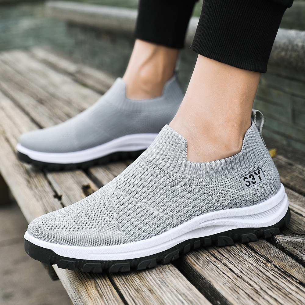 Customize a big one-legged man's Autumn Socks, air-trapped, high-weave shoes to walk and relax.