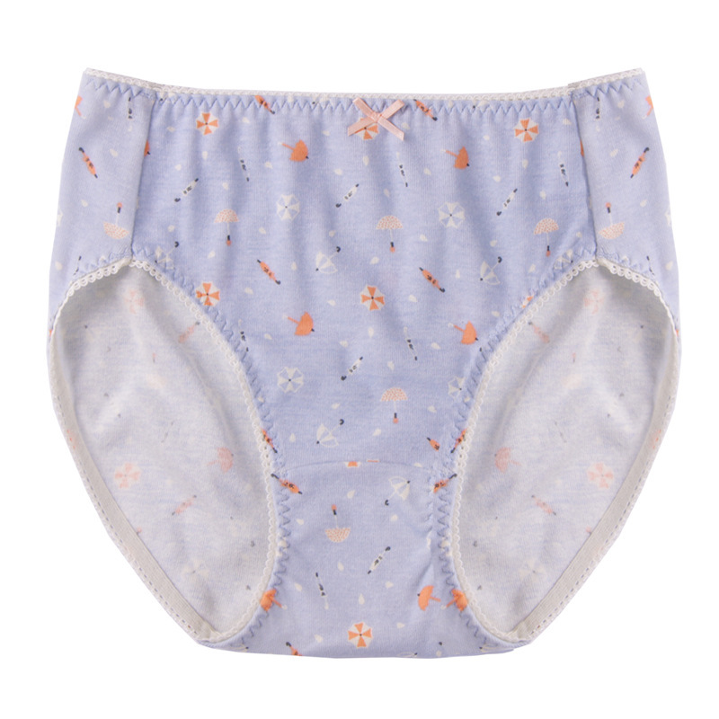 The one-day air-skinned shorts of cotton underpants for a girl in shorts.