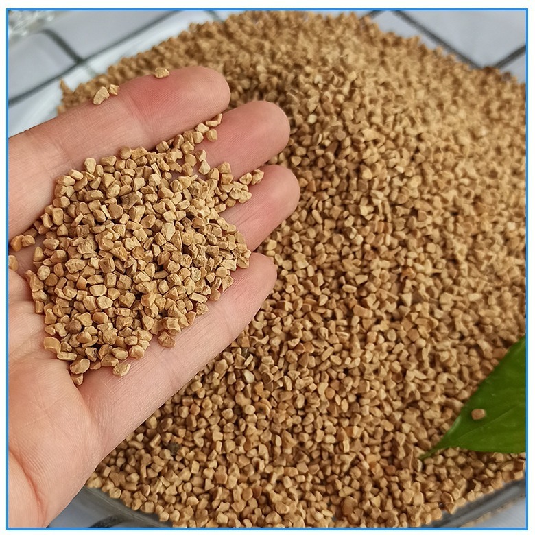 Vegetable walnut filtration of oil spills from oil spills