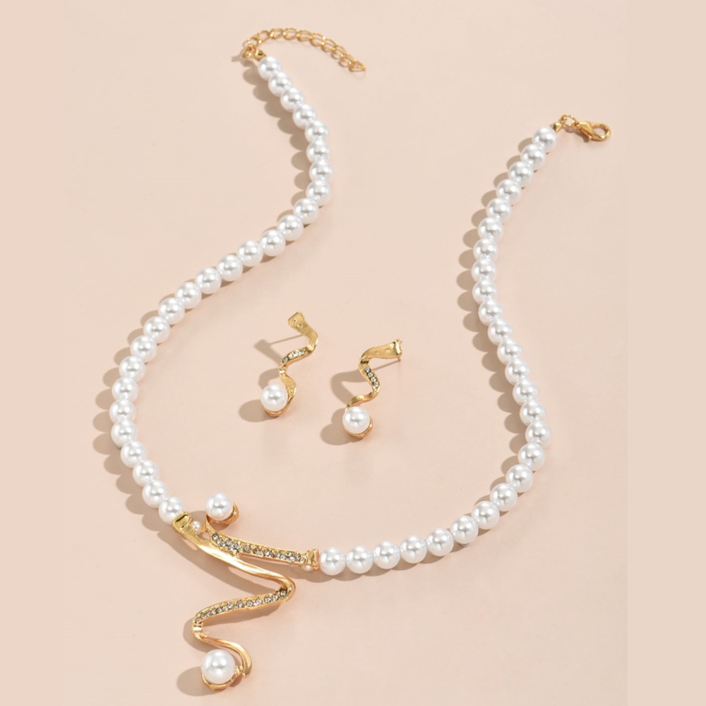 Foreign trade pearl necklace-laying bride's jewels, two sets of personal emulation pearls in an earring.