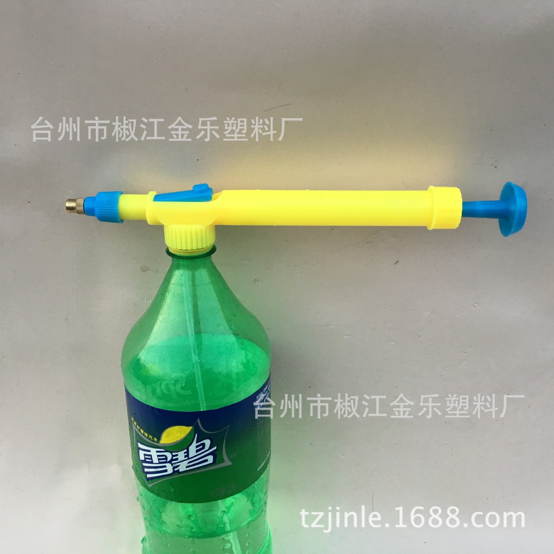 Toàn bộ các công cụ làm vườn Coca-Cola chai sương mù, máy phun nhựa bằng tay-một mắt kẹp ống đồng