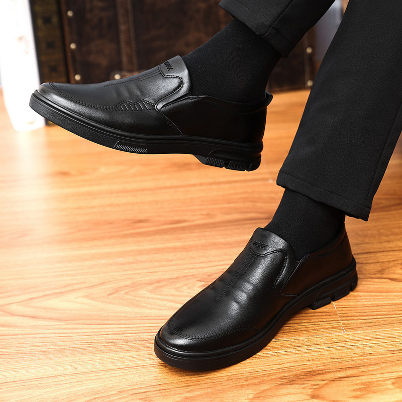 2024 New Men's Recreational Shoe and Cows with Comfortable Airpants Shores.