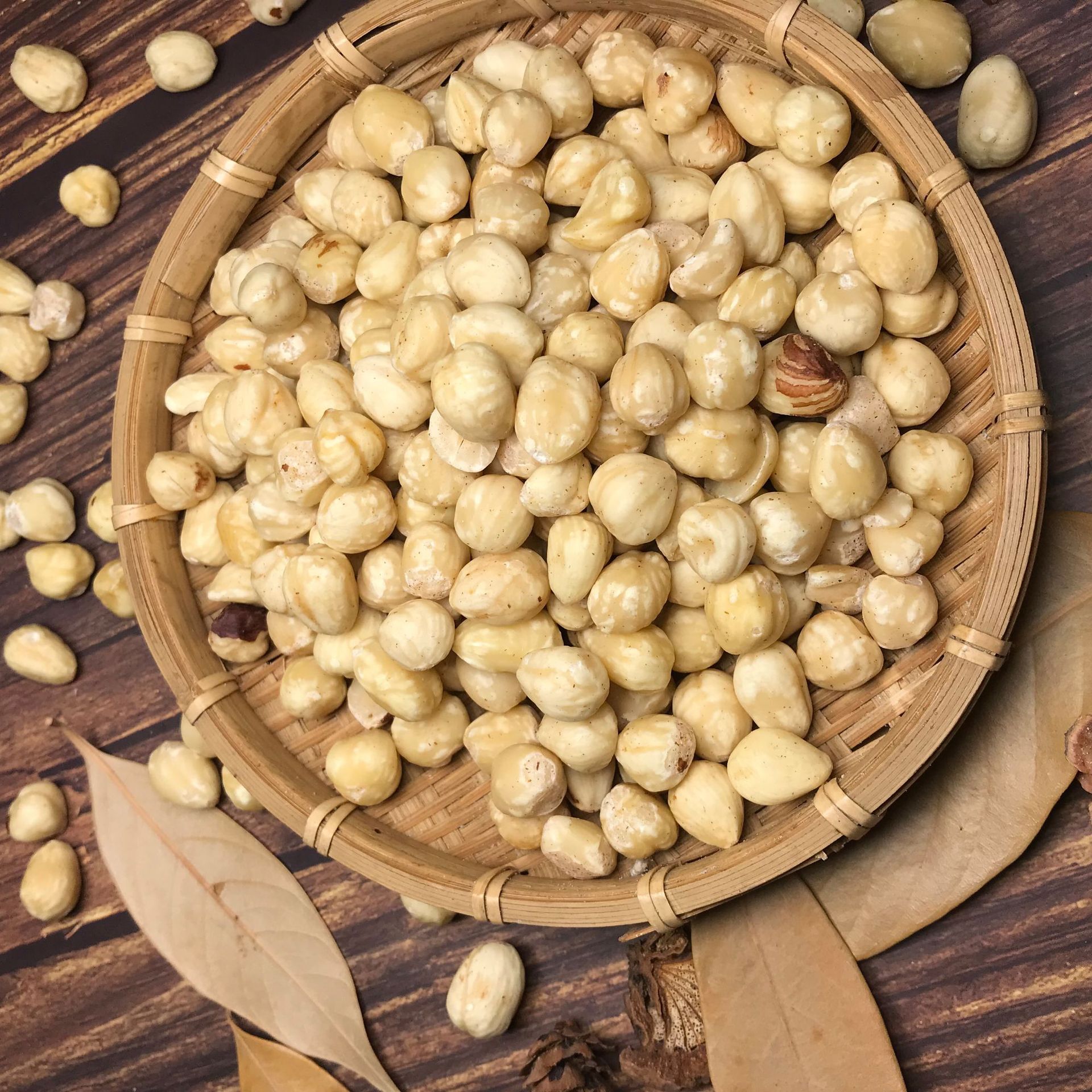 The original Turkish sorghums go to the husks to bake the raw material for a pregnant woman with a snack nut and a snack.