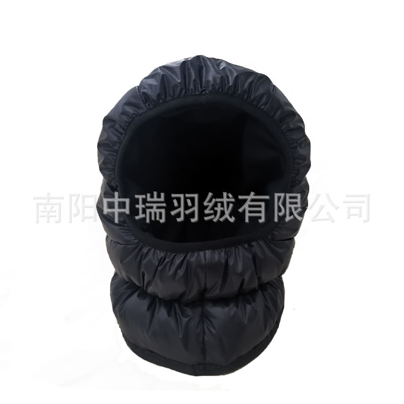 Puffy factory's co-heated with a thick, elastic balakafa cap.