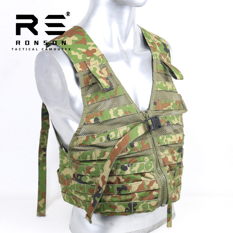 A tactical vest can be removed from the chest-mounted horse armor shield and built on hand.