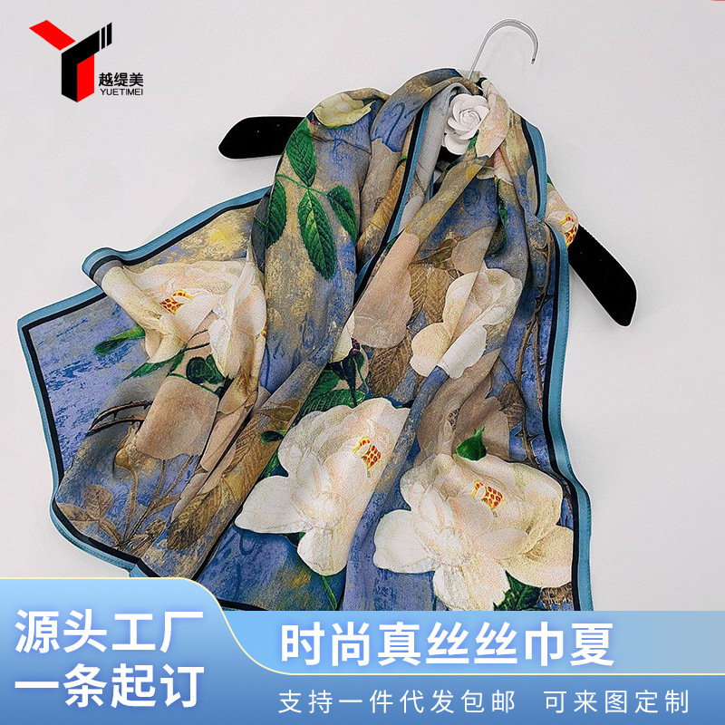 Khăn lụa cao cấp luôn luôn ấm áp vào mùa đông mùa thu.