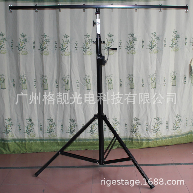 Photography camera parts, photo lamps, hardware racks, professional studio tripods.