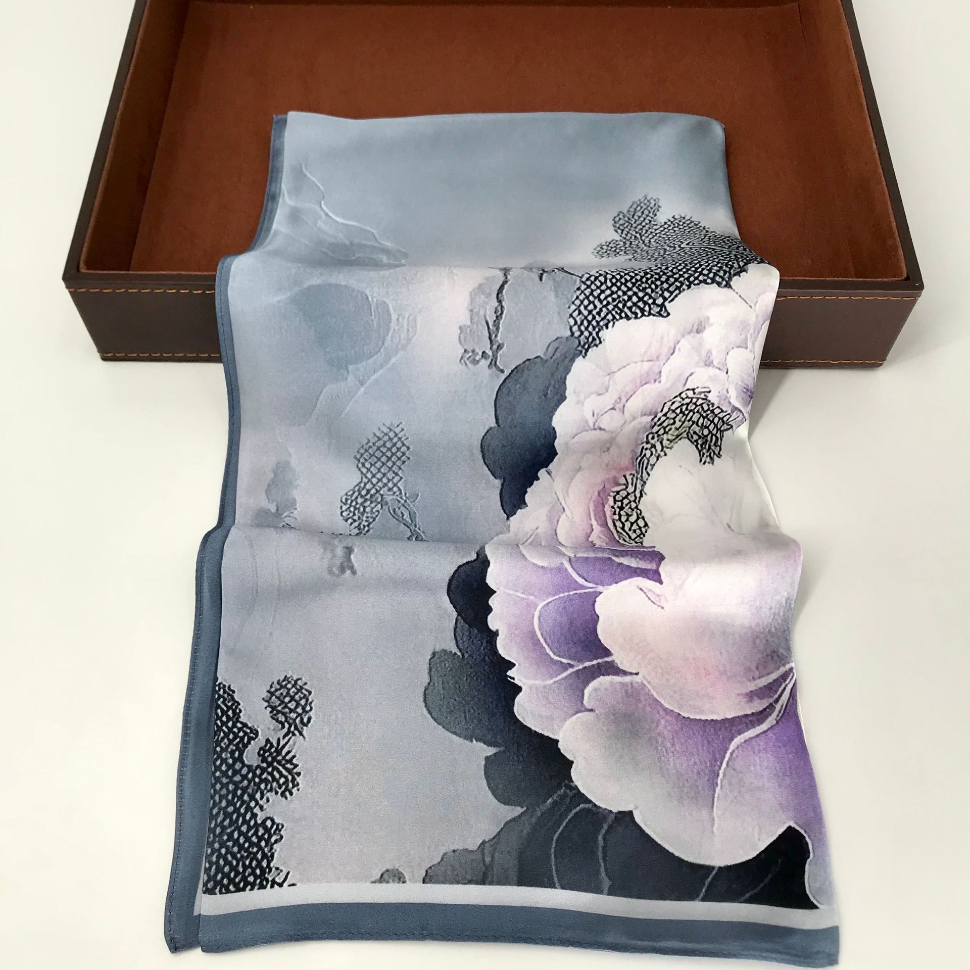 Khăn lụa Trung Quốc, lụa salin ở Hàng Châu.