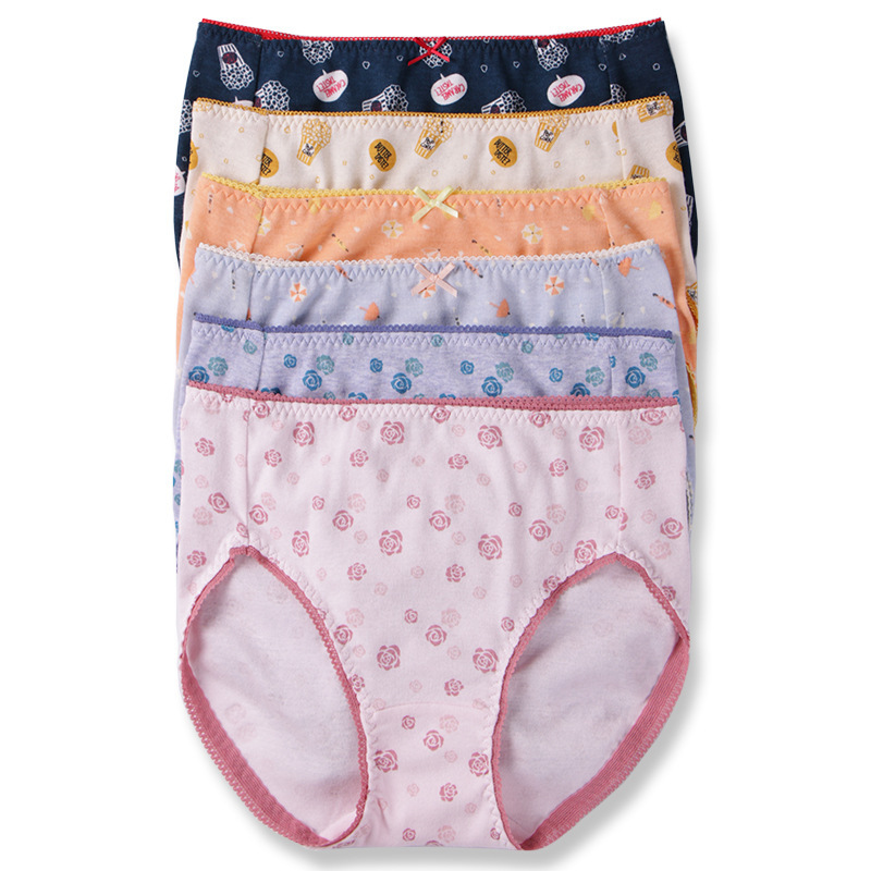 The one-day air-skinned shorts of cotton underpants for a girl in shorts.