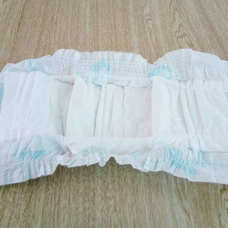 Lớp tã giấy siêu dày của cô bé Situ bị ướt trong lõi.