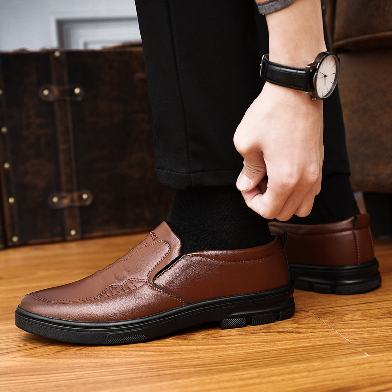 2024 New Men's Recreational Shoe and Cows with Comfortable Airpants Shores.