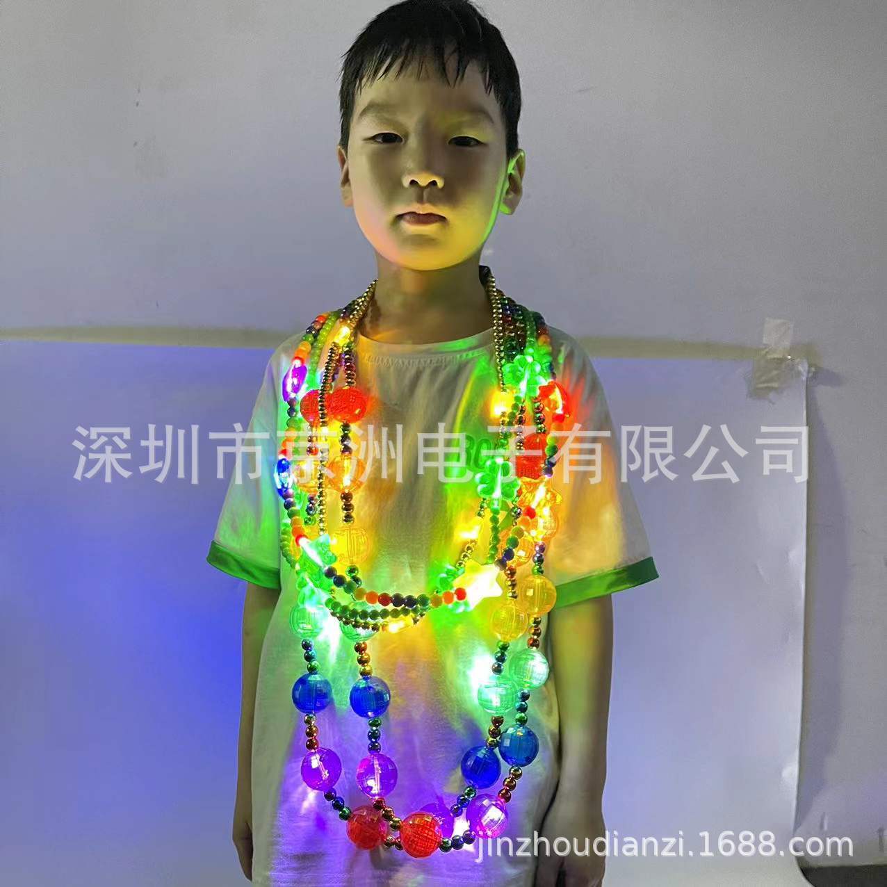 Vòng cổ đèn LED sáng Giáng sinh.