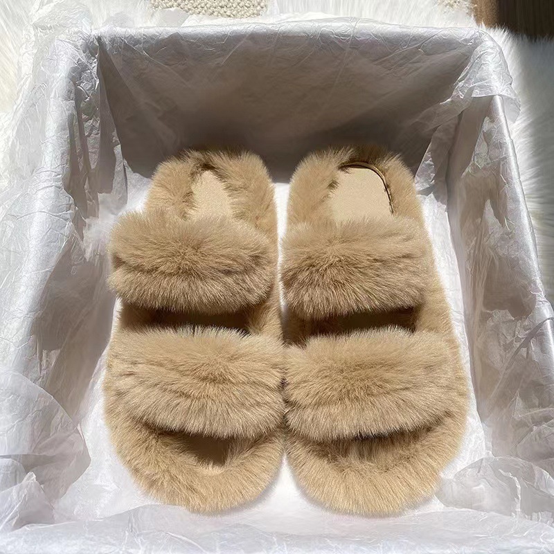 The hairy slipper girl wears a new Korean-style ins-tweet shoes.