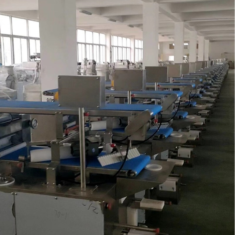 Xe trượt tuyết chạy nhanh, thương mại và ăn tôm.
