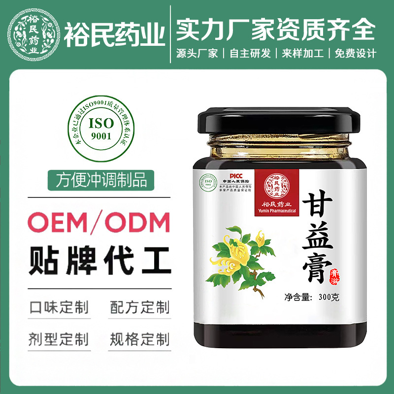 Người phụ nữ mặc đồ đậu phộng có một loại dầu thơm.
