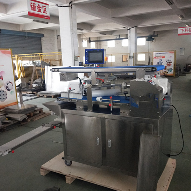 Xe trượt tuyết chạy nhanh, thương mại và ăn tôm.