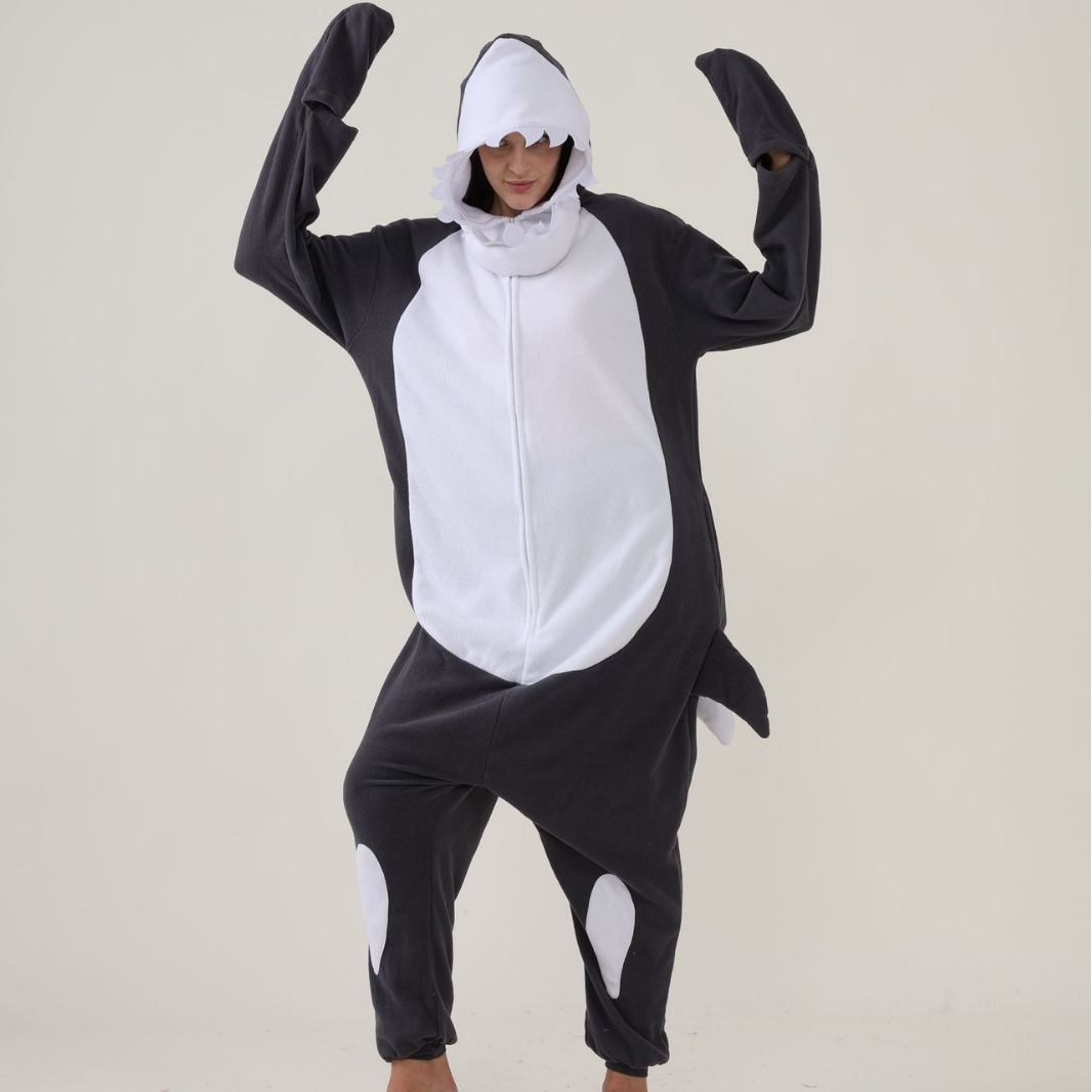 Việc phân phối chéo các hoạt hình cá mập, và ngôi nhà của những người yêu thích Halloween trưởng thành.