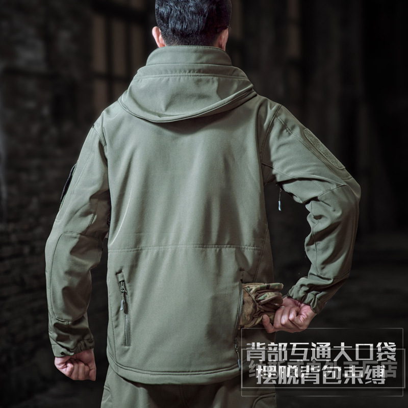 Đàn ông da cá mập và đàn bà da đỏ ngoài trời để giữ ấm và áo khoác mùa đông không thấm nước.